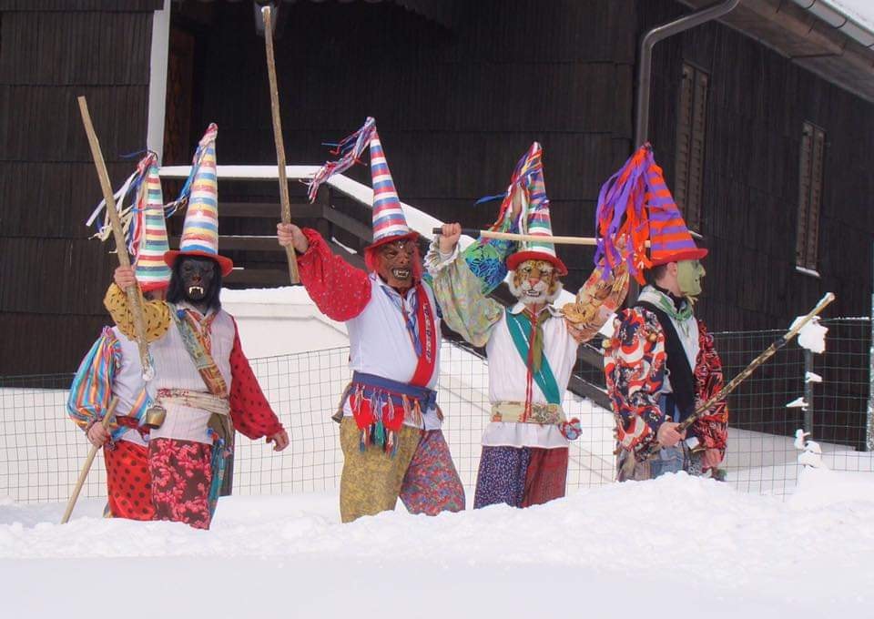 Planinski karnevali uz tamu zime i toplinu vatre