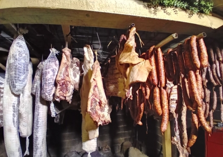 Agroturizam Podastrana Sušenje mesa
