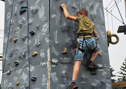 Zabavni park Vrata Umjetna stijena za penjanje